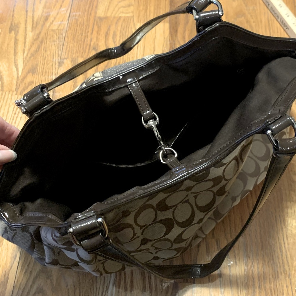 Classic Coach Shoulder Bag - Picture 5 of 6